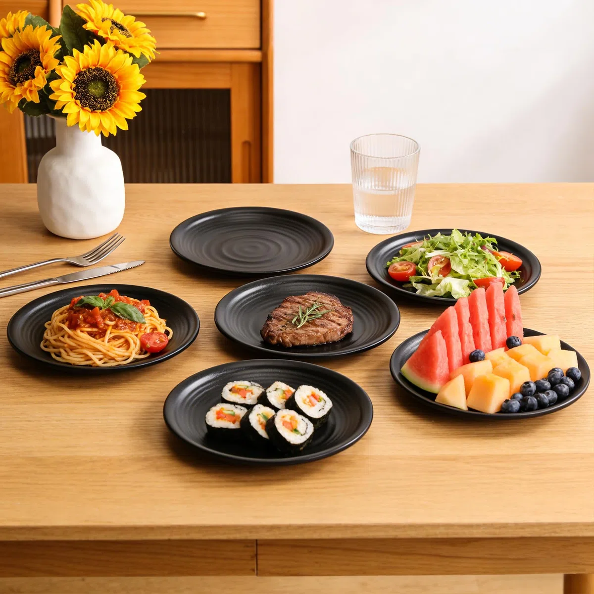 APOMOONS Platos de Melamina Negros 8 Piezas 15 cm, Platos Pequeños para Salsas Snacks Sushi Postre, Vajilla Negra Resistente con Acabado Mate para Casa Restaurante Buffet