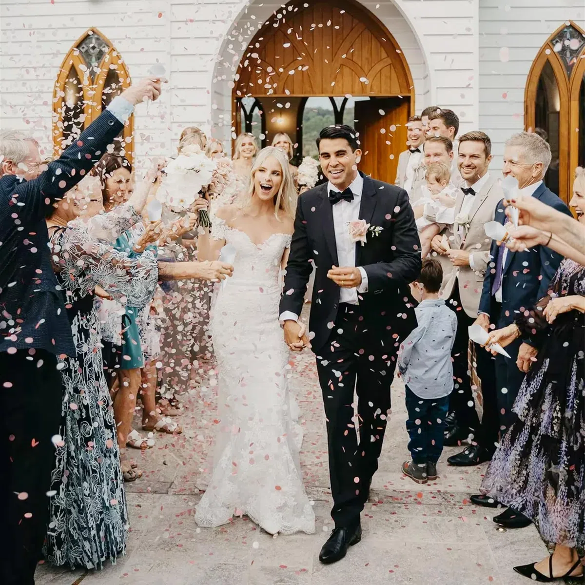 60 Piezas Conos Arroz Boda, Cono Papel Kraft Boda con 2 Caja Soporte Cucuruchos de Papel para Bodas, Conos de Confeti para Decoración Fiesta Ceremonia, Blanco