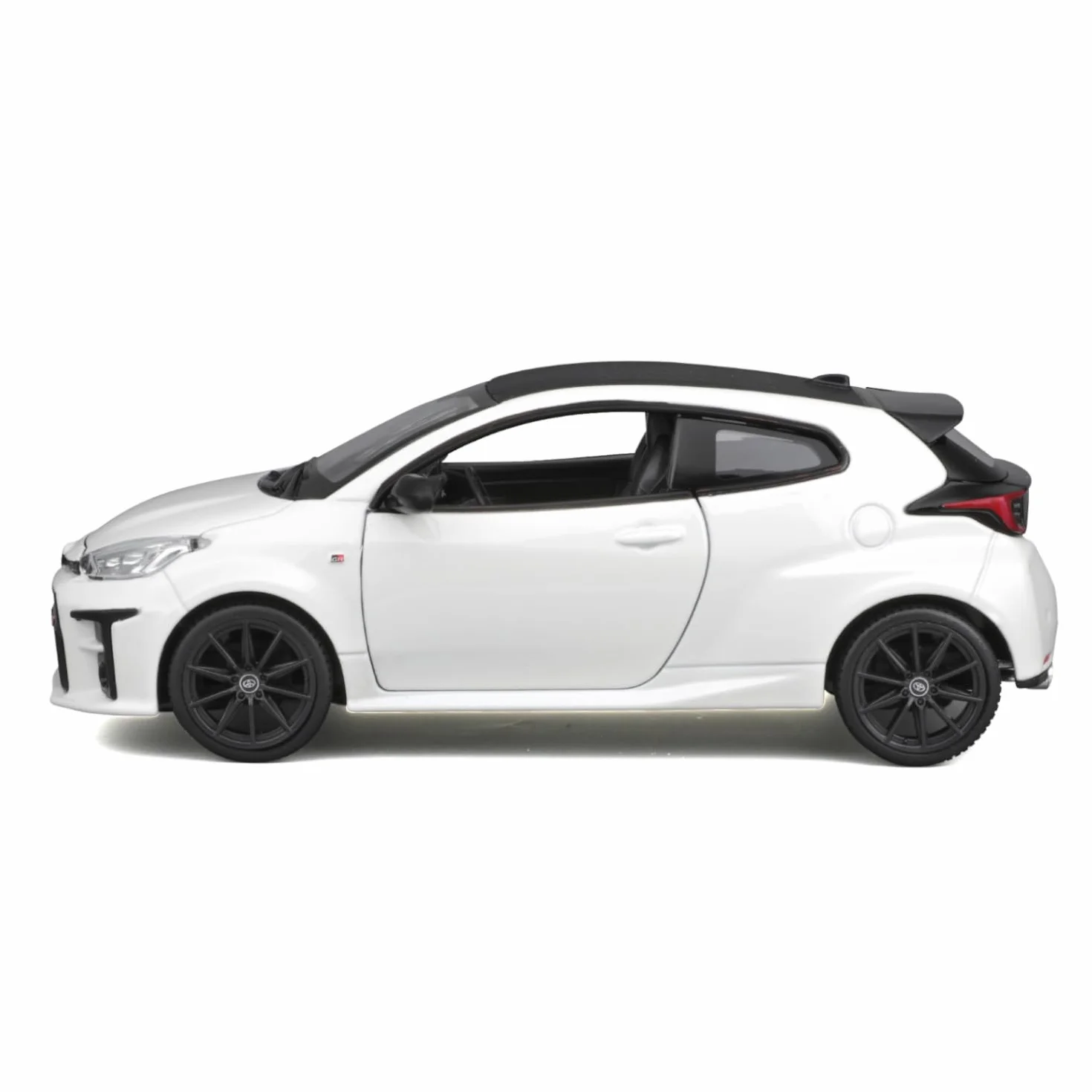 COLORBABY Burago Maqueta Coche Toyota GR Yaris, Escala 1:24, Diseño aerodinámico en Rojo o Blanco, Fabricado en Die-Cast Metal, Puertas de Apertura Manual, Interior detallado (78126)