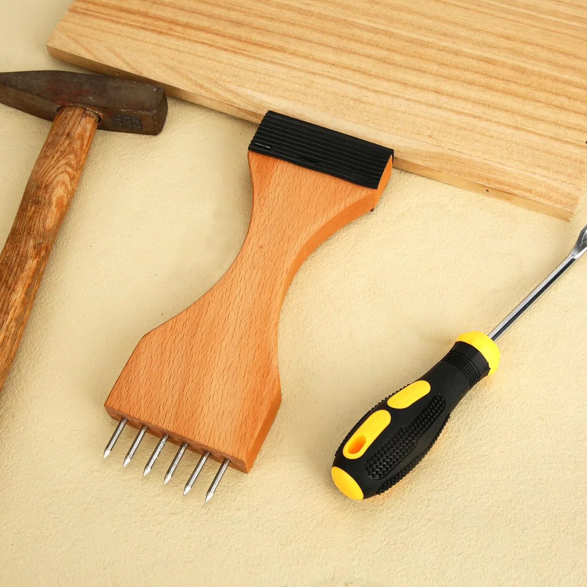 Tinoaly Herramienta Estirar Correas Cuello Cisne Tapicería, Diseño Palanca Mango Madera Herramienta Tensora Correa con Agarre Antideslizante Pasadores Acero Reparación Alfombras Lonas y Muebles