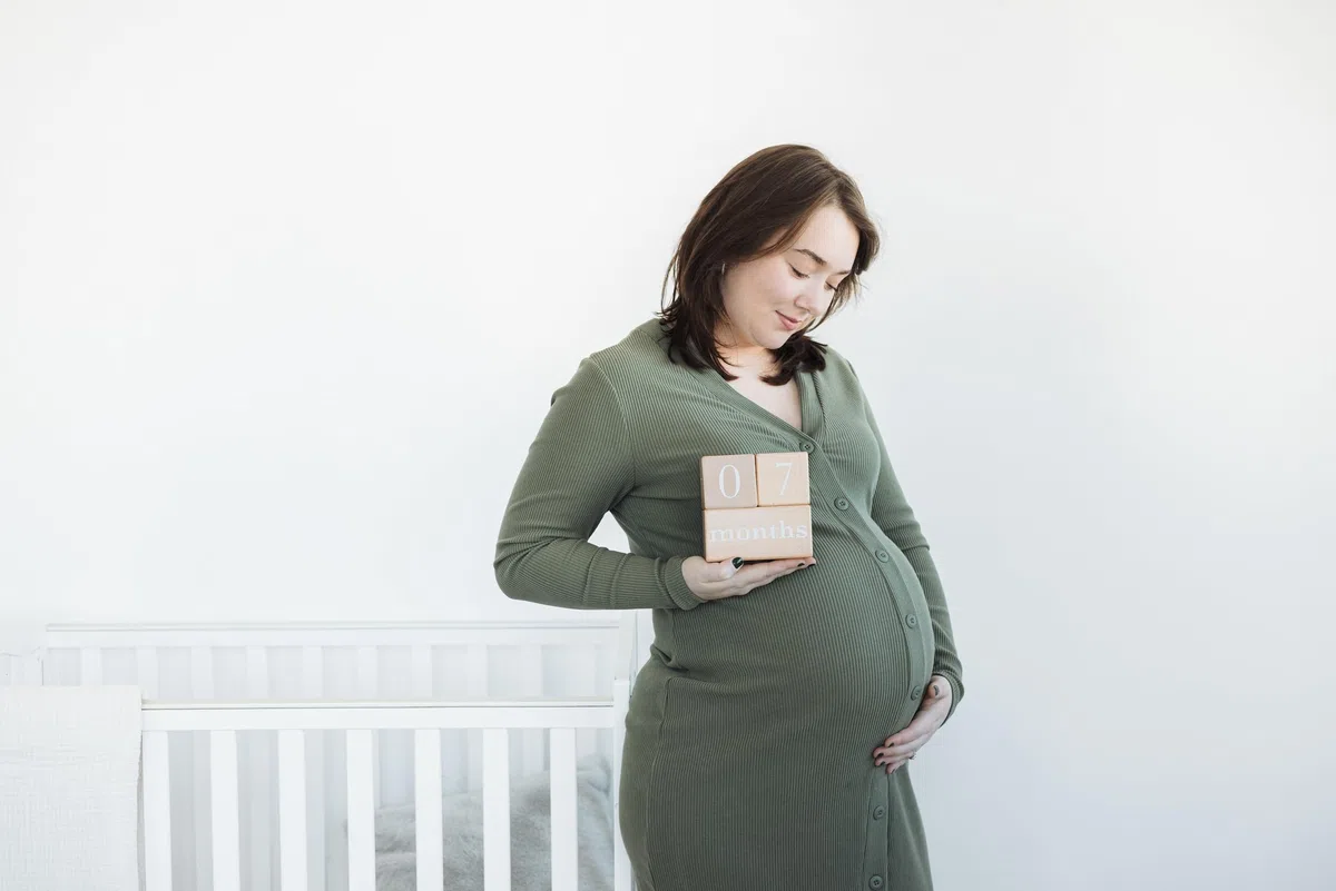 Pearhead Bloques de madera para bebés de edad milenaria, soporte para fotos para recién nacidos, niños y niñeros, calendario de cuenta regresiva para niños, semanas, meses y años, bloques de números