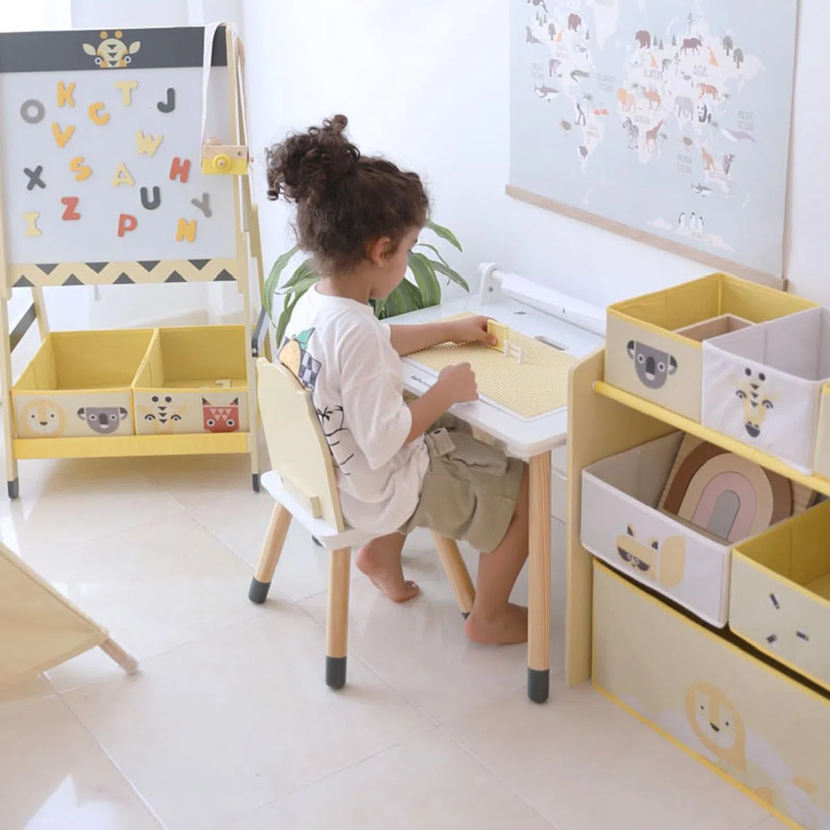 Beeloom - Mesa Multiusos Infantil de Madera, Jungle Drum, 60x40x44cm para niños con 1 Silla, Set mesilla y Sillita, Escritorio Multifuncional multiactividades