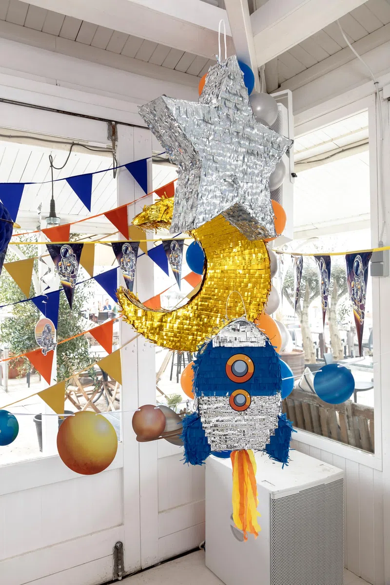Boland - 50514 - Piñata Rocket, 56 x 23 cx 18 cm, decoración colgante, decoración para cumpleaños, fiesta temática y carnaval