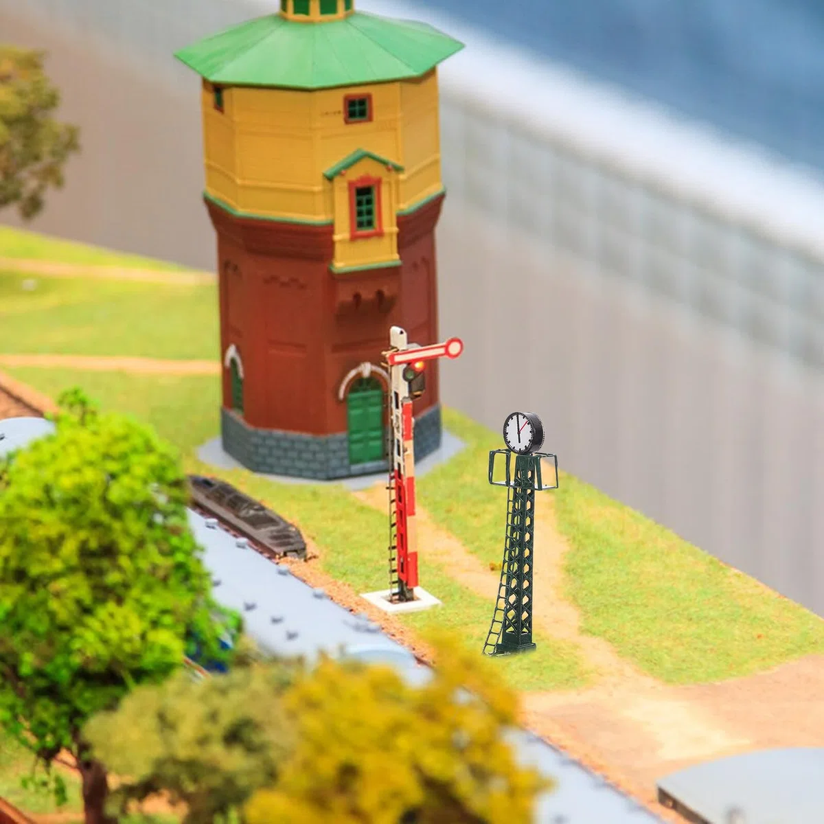 Farolas para Maquetas de Trenes a Escala N Luz LED de Alumbrado Público Verde Accesorio Miniatura para Diorama Ferroviario 2 Piezas para Construcción y Decoración de Paisajes