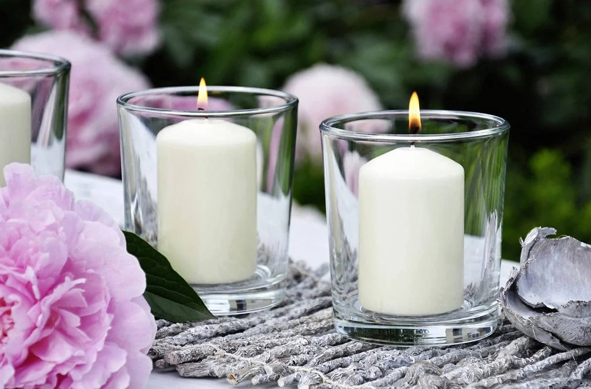 Müller - Velas cilíndricas, color marfil, paquete de 6 velas, 57 x 81 mm, larga duración de 15 horas, cera antigoteo, inodoro, calidad RAL