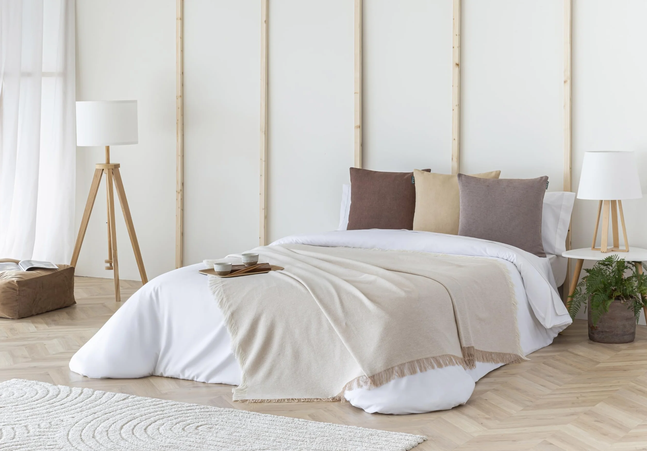 Todocama - Colcha Multiusos Sofa, Manta Foulard, Plaid para Cama, Cubresofa Cubrecama, Jarapas, Fabricado en España, Lisa. (230x260cm, Beige Arena)