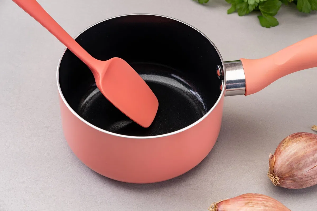 Fackelmann Mini cacerola de 14 cm de diámetro de aluminio prensado reciclado, revestimiento cerámico, rosa suave, apta para cocinas de gas, eléctricas y vitrocerámicas