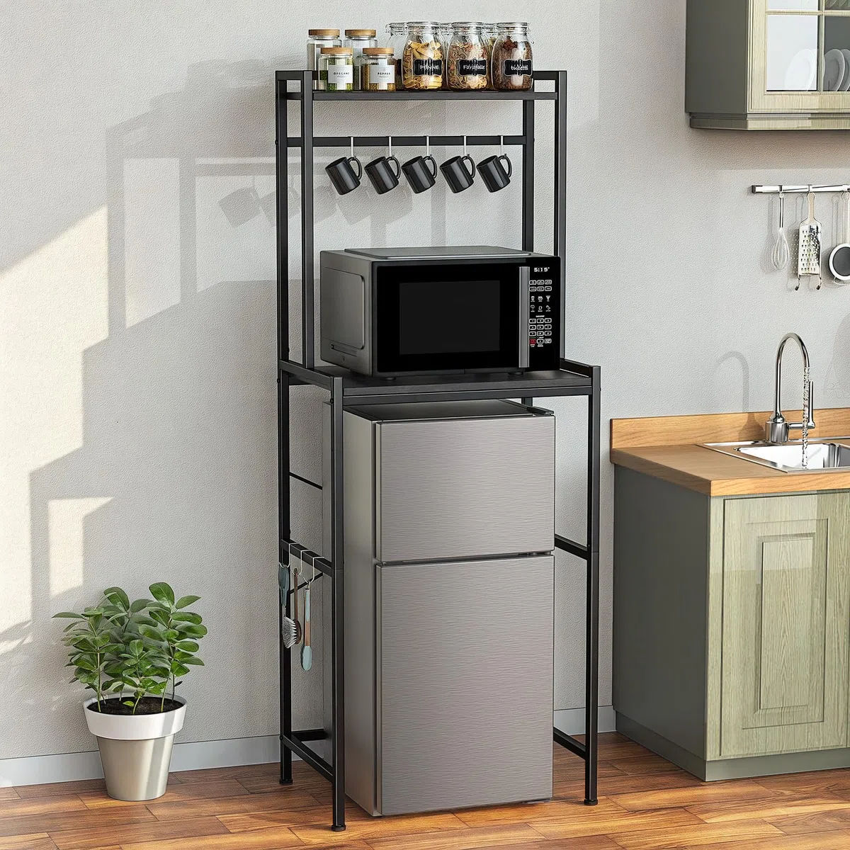 Housolution Soporte para Mini Nevera con Almacenamiento, Soporte para Microondas de Cocina de 2 Pisos Estante Mini Nevera Altura Ajustable Perchero con 8 Ganchos para Dormitorios, Salones, Negro
