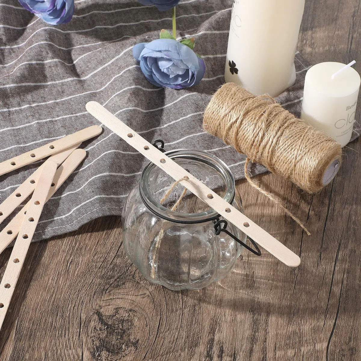 Gjinxi 50 soportes de madera para mecha de vela, 50 unidades, soportes para dispositivos de centrado multimecha, suministros para manualidades, para hacer velas, barras de mechas de velas, clips de