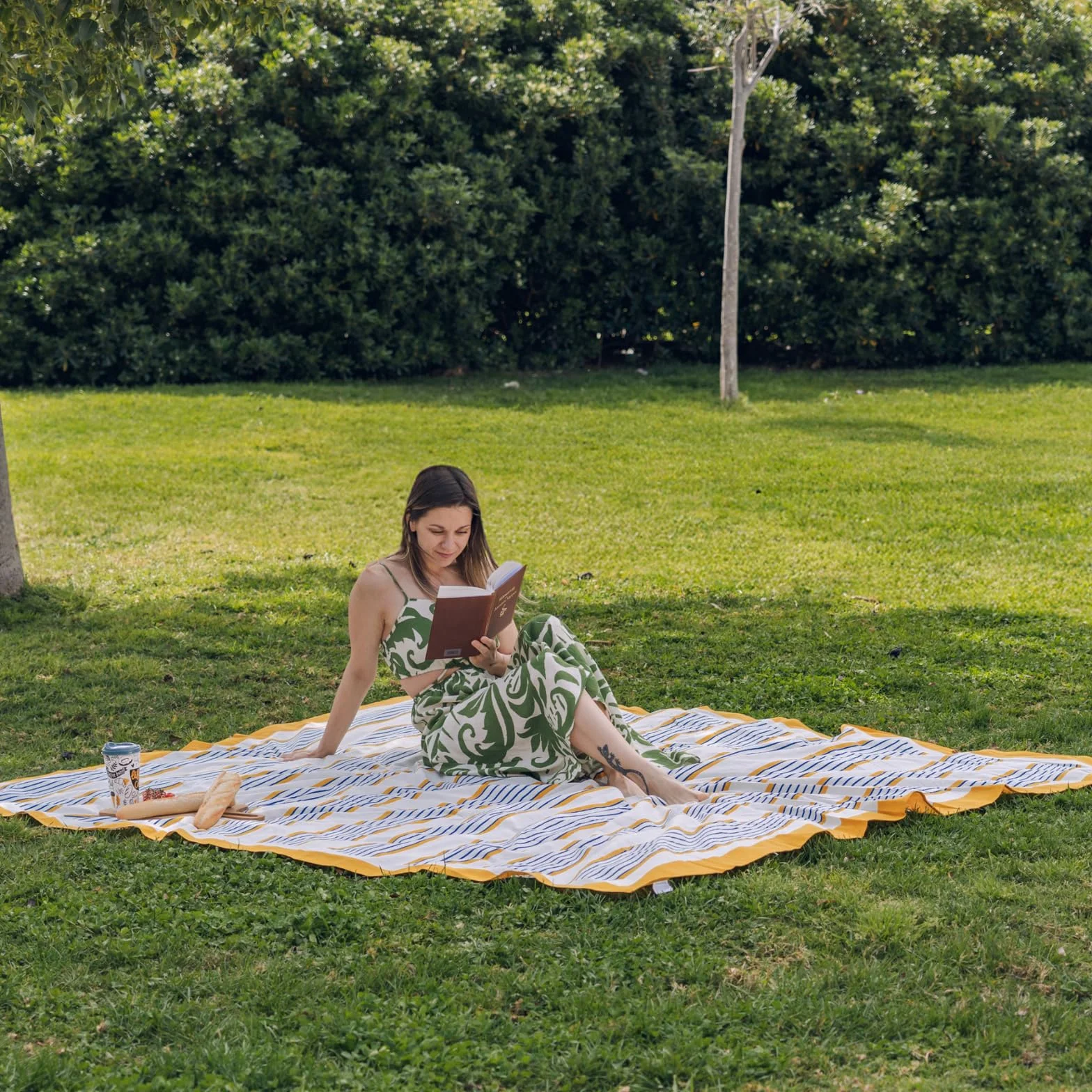 MOMOMUS Toalla de Playa Grande Antiarena Muy Fina, Ligera y Plegable - Manta de Playa Grande o Toalla Pareo XXL, Ideal para Picnic y Piscina - Rayas, 210 x 230 cm