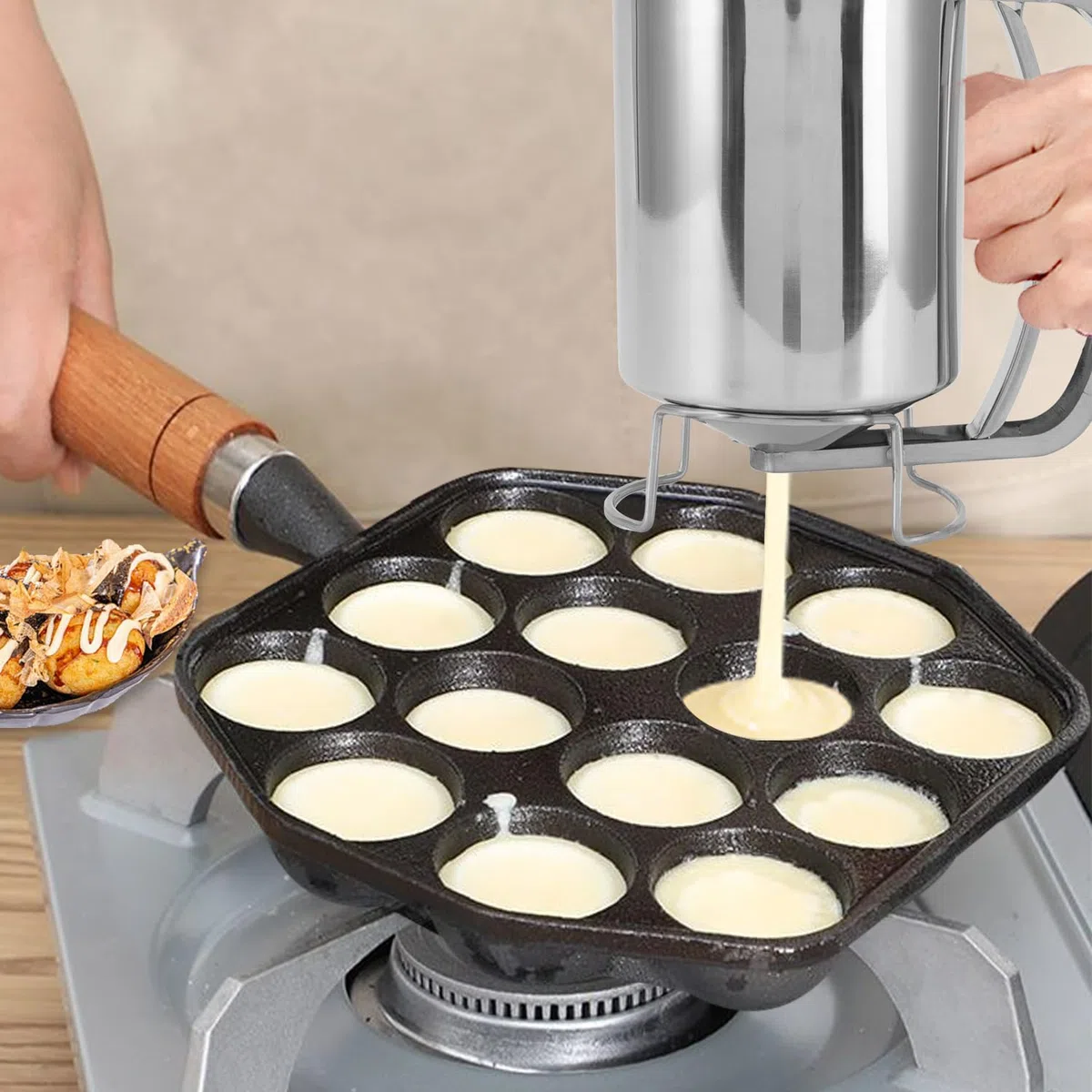 Tissting Dispensador 850ml para Panqueques,3.5 Tazas Dispensador de Masa de Acero Inoxidable con Mango para Apretar para Gofres，Pastel,Galletas, Taza para Crema Speratator para Hornear