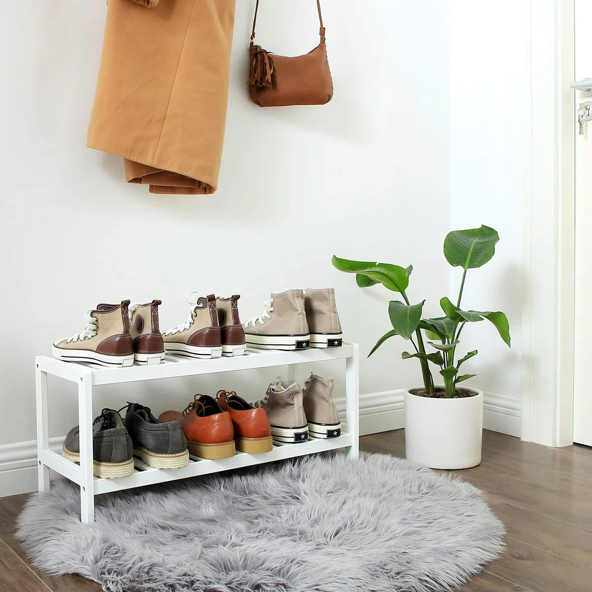 SONGMICS Zapatero de Entrada, 2 Niveles, Estante para Zapatos de Madera de Bambú, Delgado, para Salón Pasillo Dormitorio Baño, 26 x 70 x 33 cm, Blanco LBS02WT