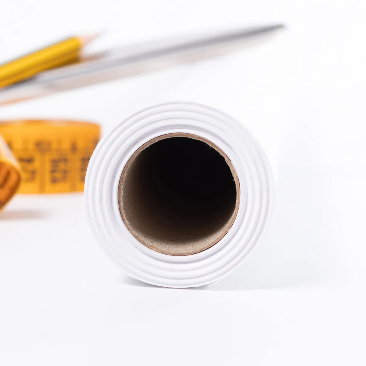 Rollo de papel seda blanco. 92CM X 25M. Ideal para calcar patrones, manualidades, pintar, envolver y embalaje. Papel muy trasparente y resistente. (25 metros)