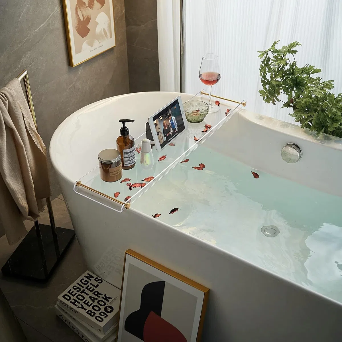 Beelee Estante de Bandeja de bañera - Estante de Bandeja de acrílico Transparente, con Pista Dorada, para Colocar Libros, teléfonos, Velas, Vin - Accesorios de baño Impermeables Caddy, BA0011G