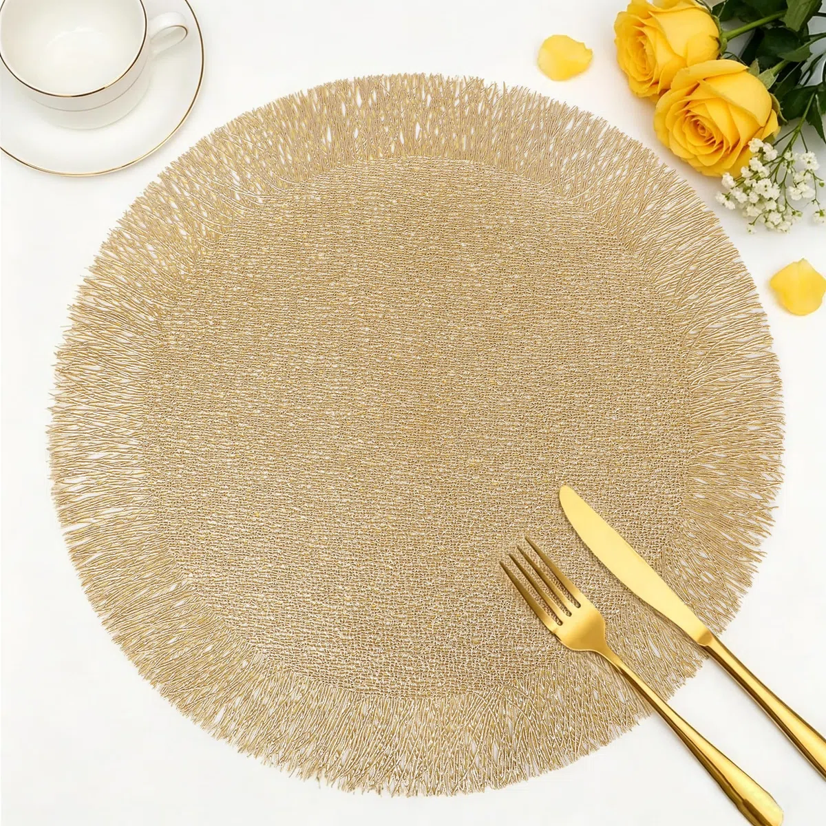 FAVE Juego de 6 manteles individuales redondos de vinilo dorados, lavables y ahuecados con borlas para decoración de mesa, uso diario, decoración de vacaciones (15 pulgadas, 6 piezas)