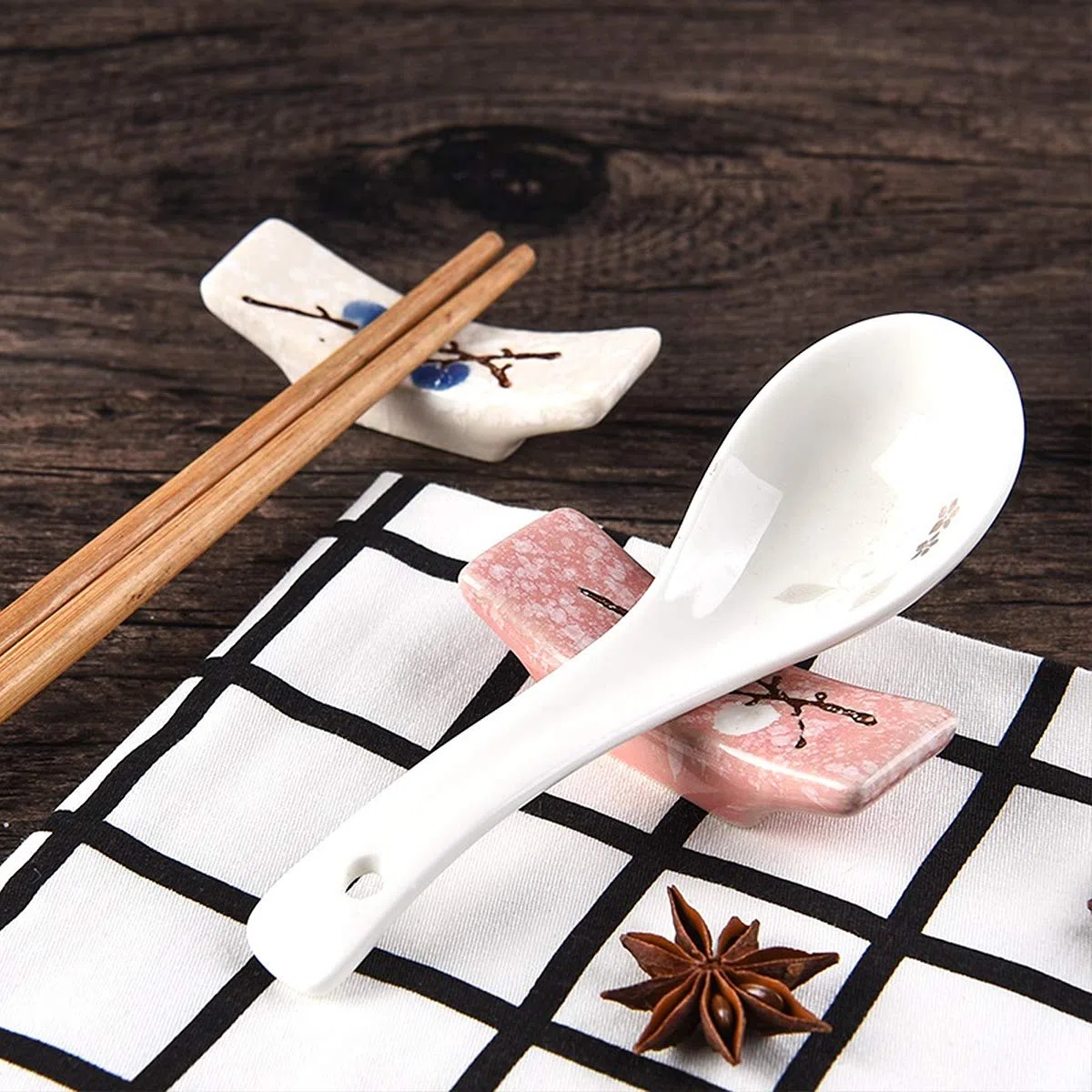 Palillos de Cerámica Soporte, 8 Piezas Palillos Descansa en Cerámica Reutilizables Naturales Palillos Titular Resto Set Clásico Bambú Estilo para Cuchillo Tenedor Cuchara Sushi Palillos Resto