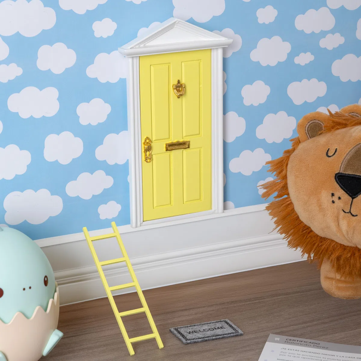 FISURA – Puerta Ratoncito Pérez que se abre con escalera, felpudo, pegatina y certificado de dientes limpios. Regalo original para niño y niña. Amarilla.
