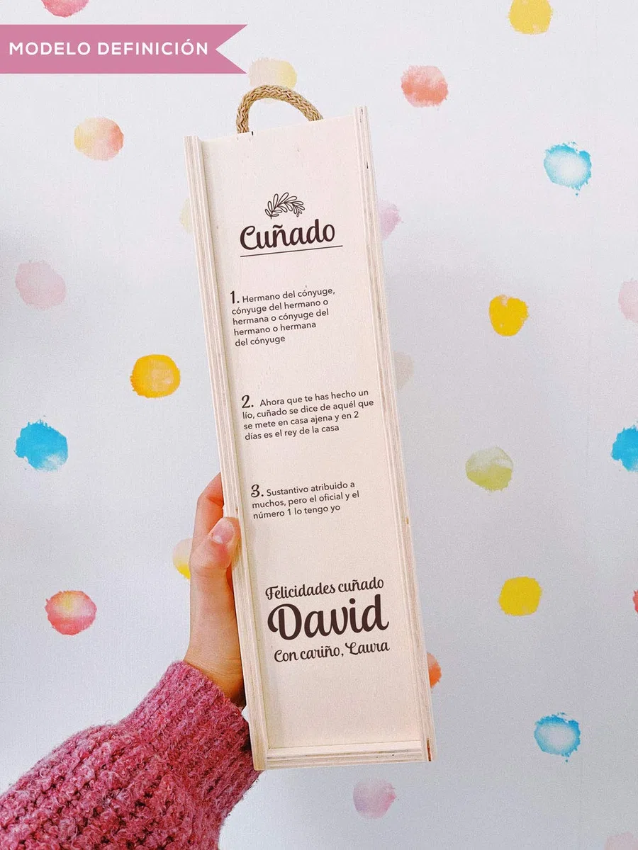 MONAMI - Caja de vino personalizada en madera de pino, grabada con dedicatoria. Regalo original boda, pareja, padrino, madrina, día del padre, testigos. Tapa deslizante y asa superior