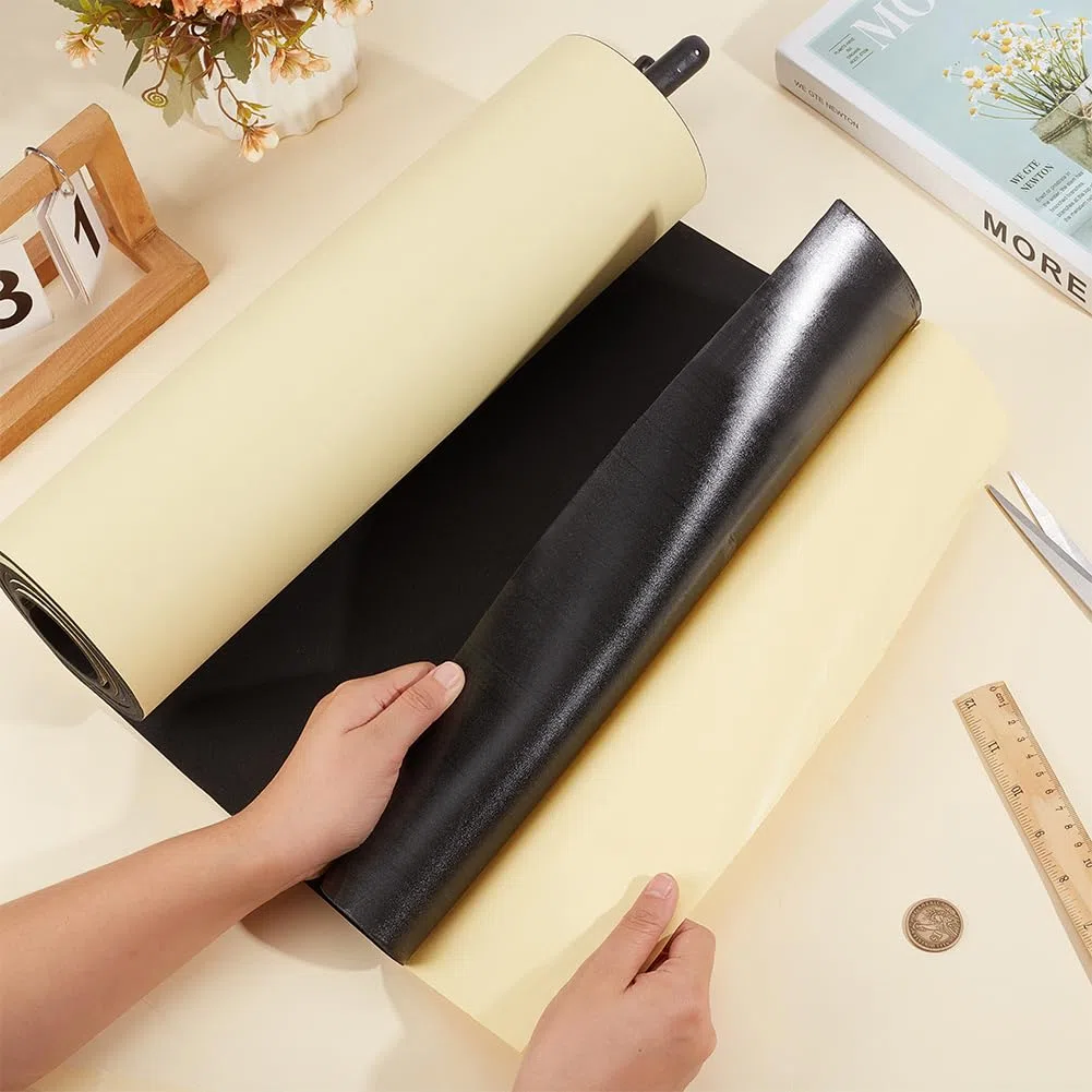 BENECREAT - Rollo de espuma EVA adhesivo de 200 x 40 cm, hojas de espuma EVA adhesivas negras, 5 mm, artesanía de espuma de Cosplay para Halloween, suministros de arte de papel para scrapbooking