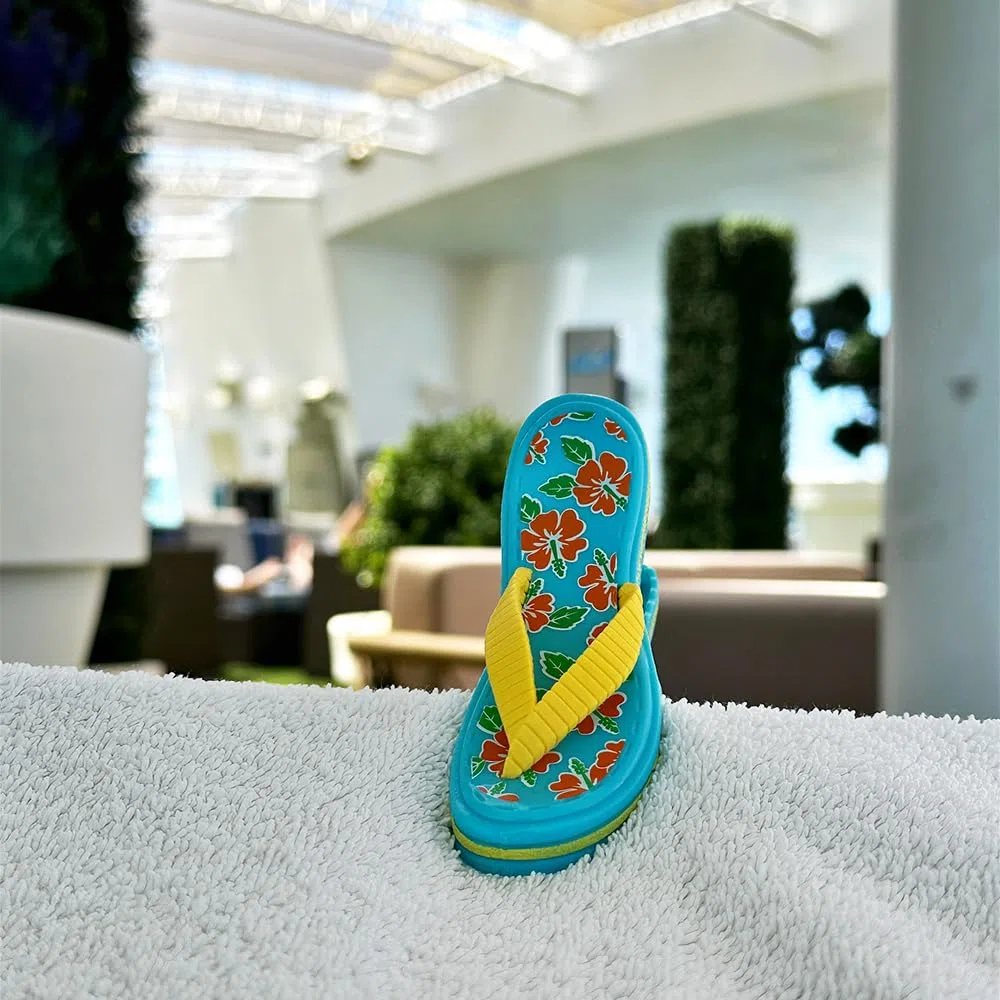 TRIXES 8 pinzas novedosas para toallas de playa, clips de viaje seguros para tumbona para uso en interiores y exteriores, clip jumbo para la playa, jardín, piscina, tumbona o silla de terraza, edredón