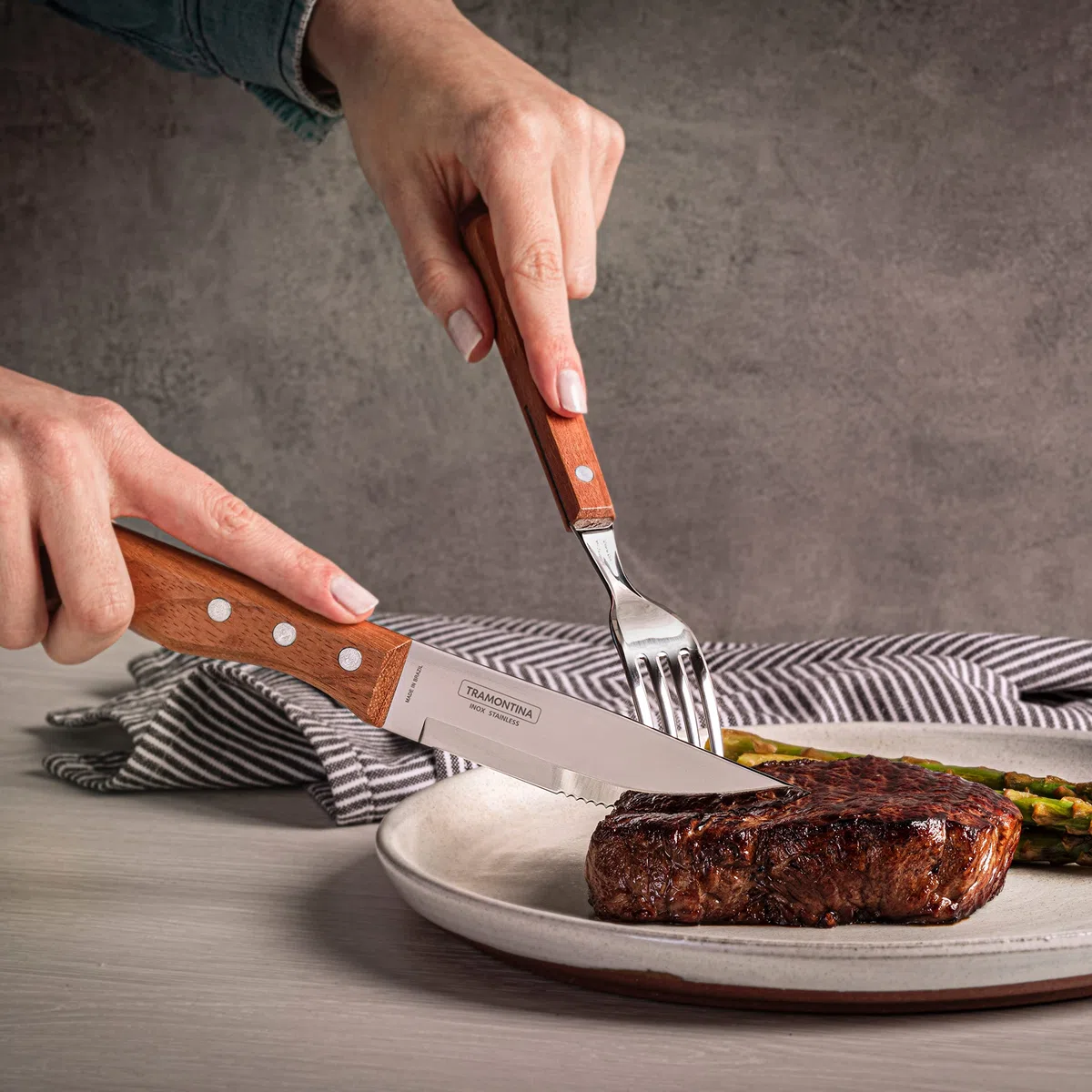 Tramontina 22399/037 - Juego de carne y trinchado, madera