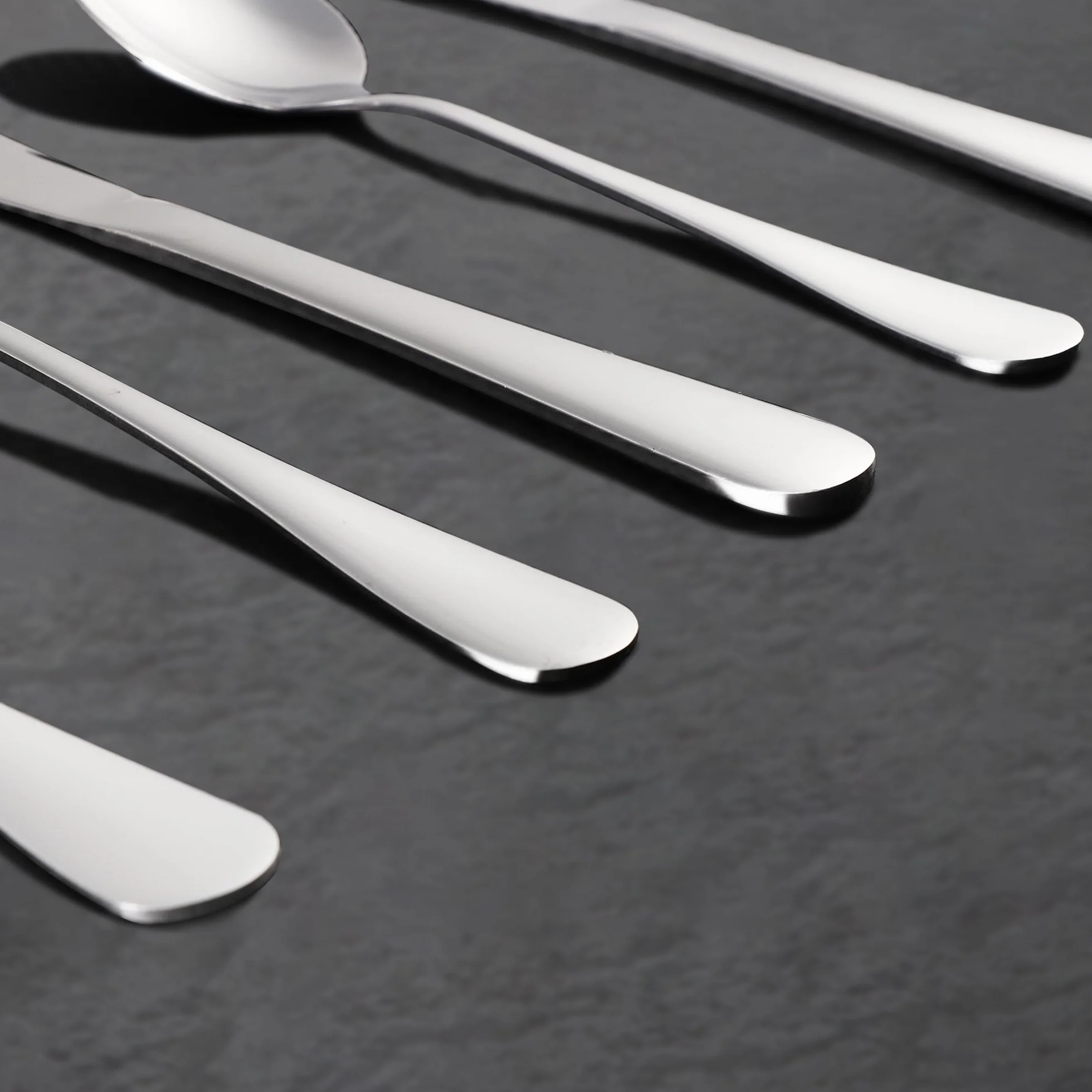 KitchenBoss Cubiertos Acero Inoxidable: Cuberterias Completas 6 Personas, Juego de Cubiertos 30 Piezas, Apto para Lavavajillas, Color Plata