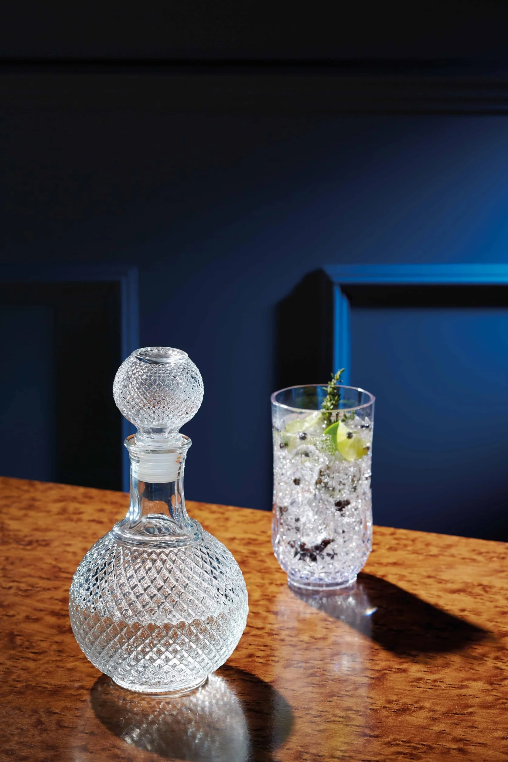 BarCraft Decantador de Whisky y Marcas, Cristal Tallado, Tapón con Sello de Silicona, 1L