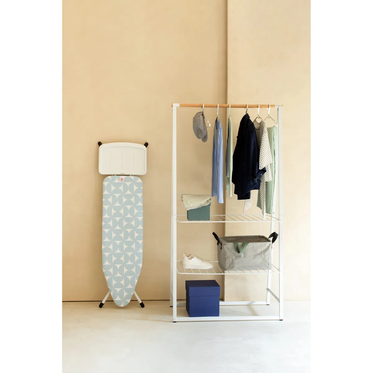 Brabantia - Funda para Tabla de Planchar B - 124 x 38 cm - Juego Completo de Funda de 100% Algodón & Capa de Espuma Duradera de 8 mm - para Planchas Normales & de Vapor - Lavable - Fresh Breeze
