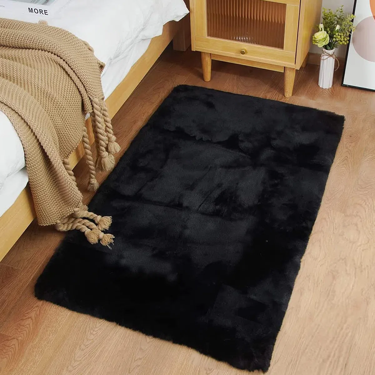 Ghouse Alfombras Salón Rectangular Alfombra Suave de Pelo Corto de Habitación Dormitorio Lavables Alfombra Antideslizante Muy Suave, Alfombra esponjosa de Cama (60 x 90 cm,Negro)