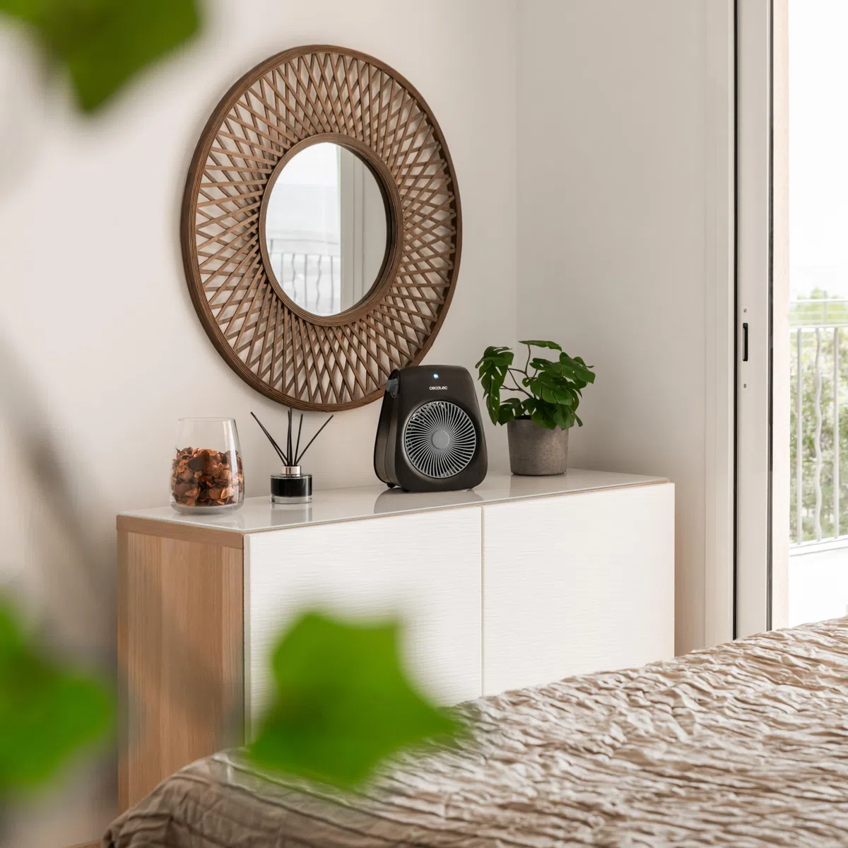 Cecotec Calefactor Eléctrico ReadyWarm 2000 Max Force Black, Termoventilador 2000 W, 2 niveles de potencia y 3 modos de funcionamiento, Sistema de seguridad de sobrecalentamiento, 20 m2