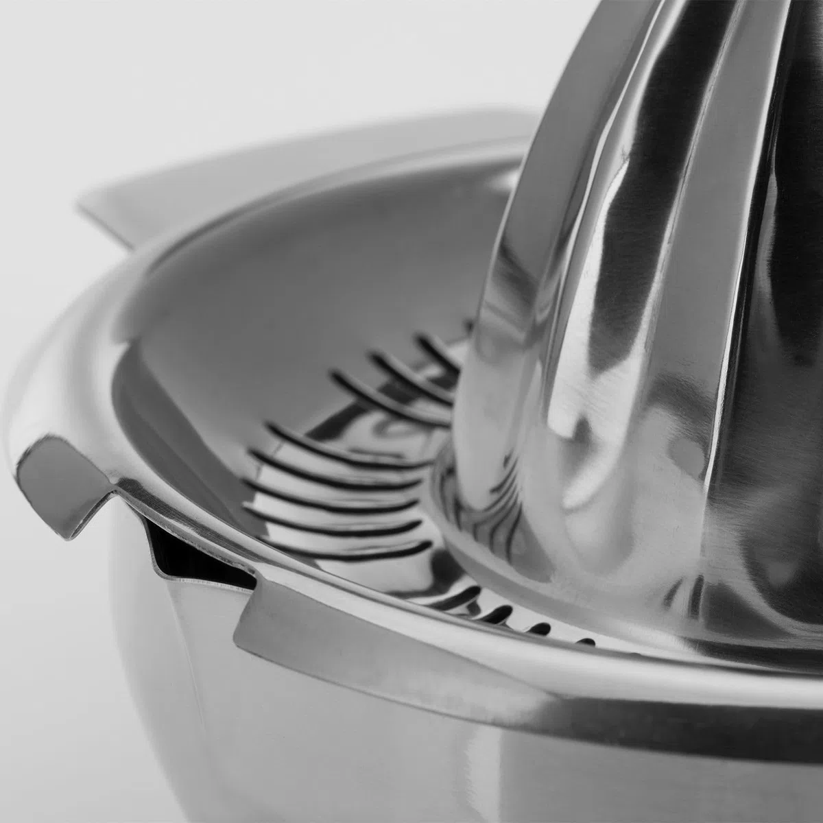 Westmark Exprimidor de limón/cítricos con recipiente, Diámetro: 13,8 cmcm, Capacidad: 350 ml, Acero inoxidable, Plateado, 30942260