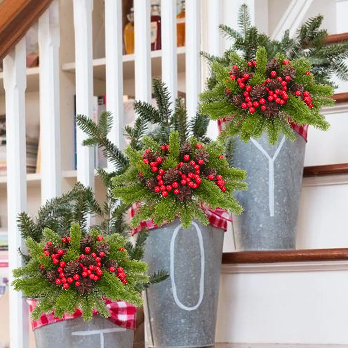 Fairblo 6 Piezas Ramas de Pino Artificial de Navidad, Ramas de Abeto con Bayas Rojas y Conos de Pino Naturales Adornos Navideños para Coronas de Navidad Decoración de Jarrones para Hogar