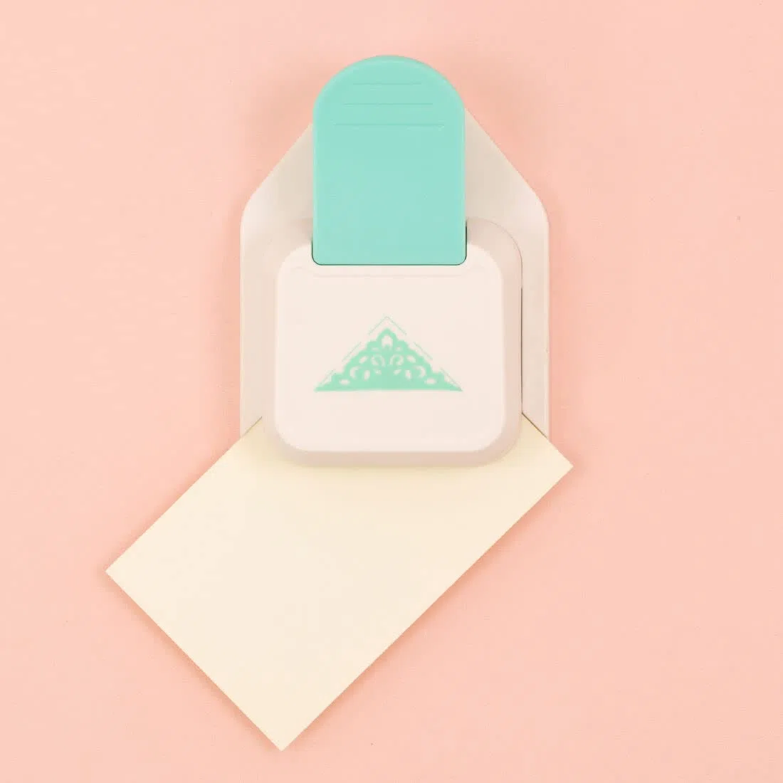 Craftelier - Perforadora de Esquinas con Forma de Filigrana de Palanca a Presión para Realizar Troquelados en Papeles y Cartulinas | Especial para Scrapbooking | Tamaño de la Forma 40,5 x 40,5 x 62 mm