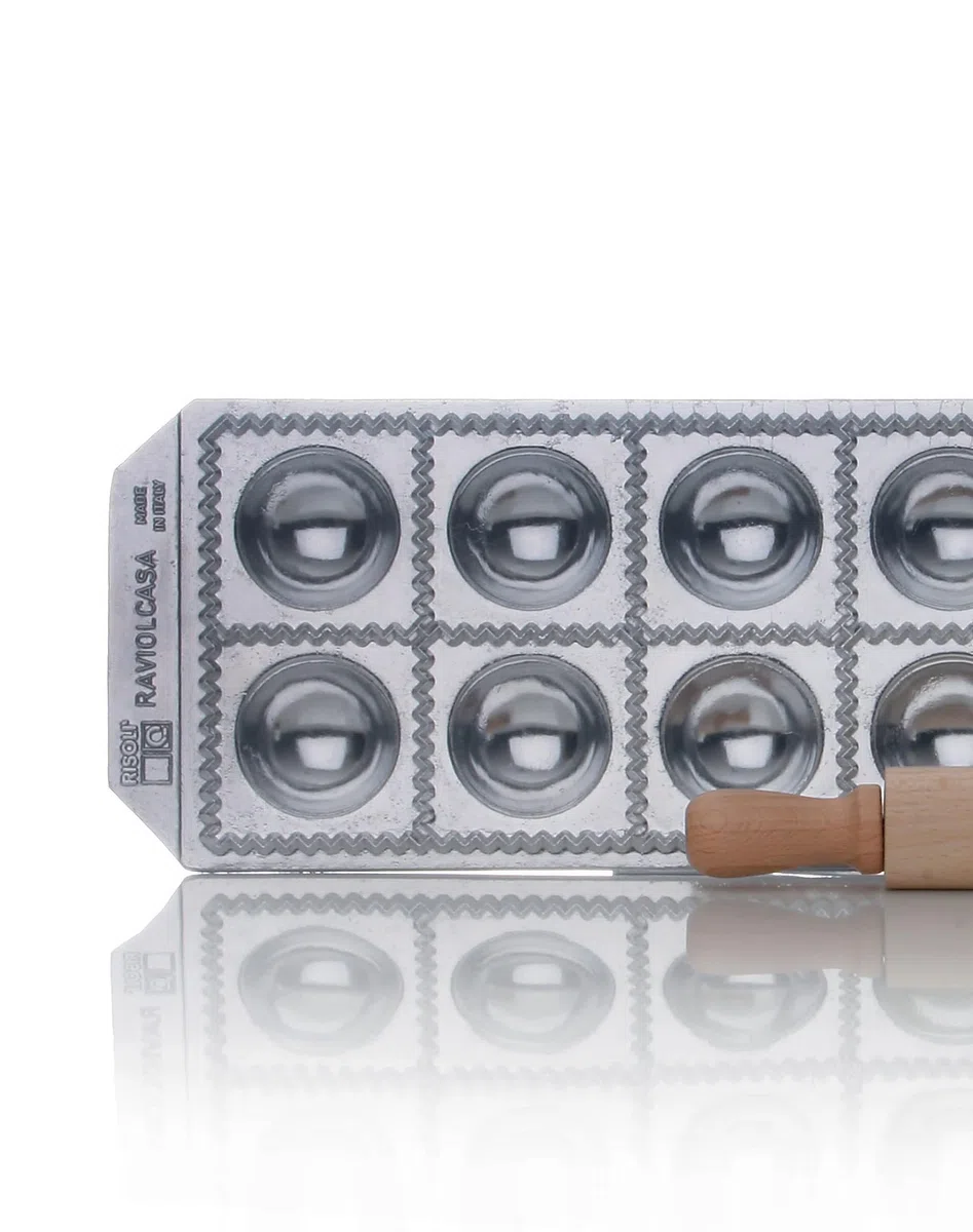 RISOLI' | RAVIOLCASA, molde para raviolis para hacer 36 raviolis, de aluminio fundido reciclado, incluye rodillo de madera, fabricado en Italia