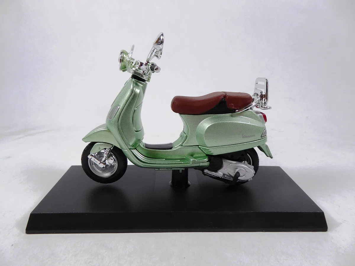 OPO 10 - Mini Scooter Coleccionable 1/18 Compatible con Piaggio Vespa LXV - 2014 - VES1002