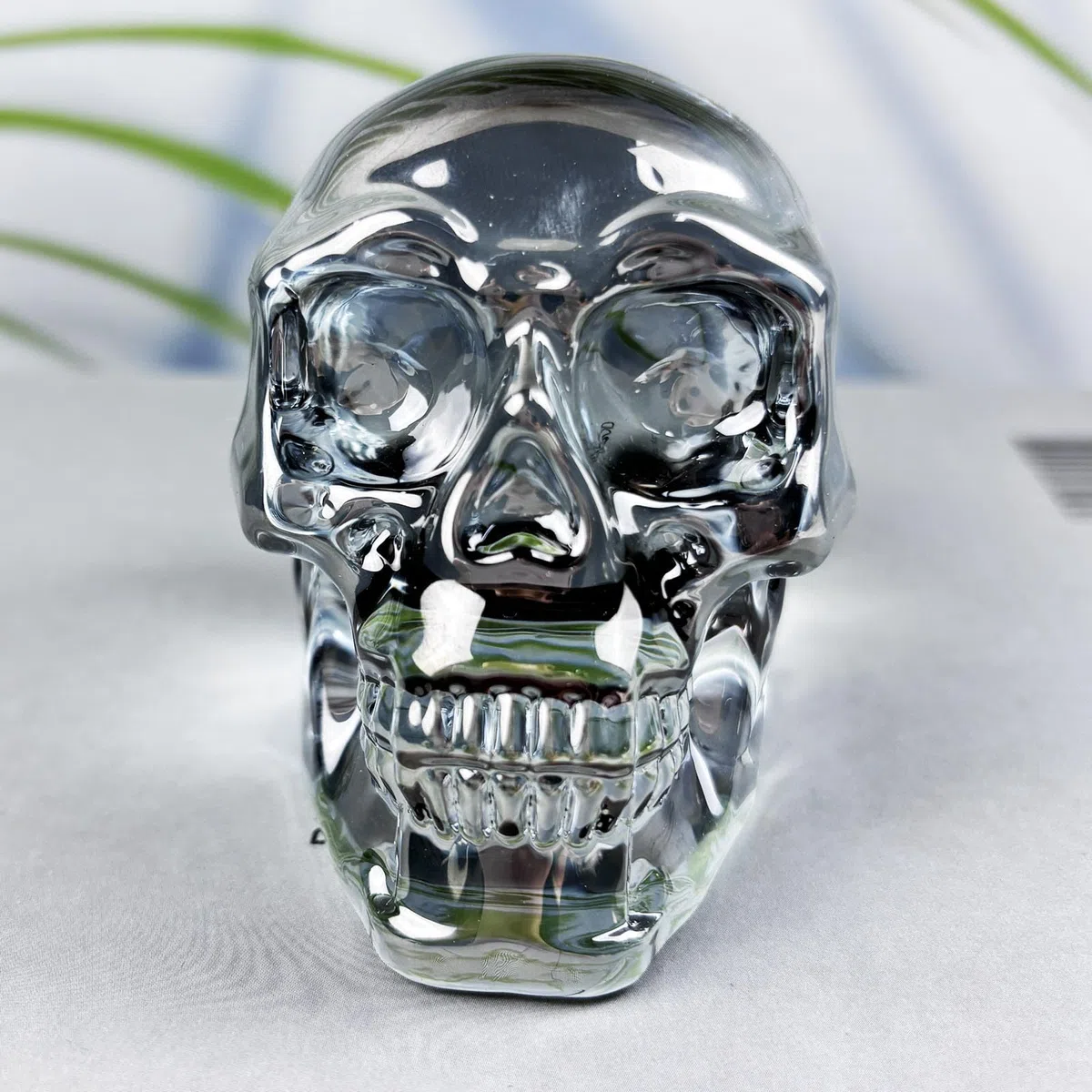 Estatuas de calavera de cristal, figuras de calavera K9, decoración de Halloween, regalos para mujeres, chapado en gris, 2.8 pulgadas