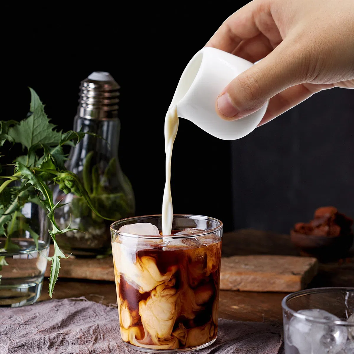 CONNECTION Mini Jarra de Leche 6 Piezas Mini Jarras de Crema Sin Asa 50 ml Mini Jarra de Leche Porcelana Jarra para Cremar Leche Pequeñas para Leche,Café,Salsa,Cremar,Cafeterías,Hoteles (Blanco)