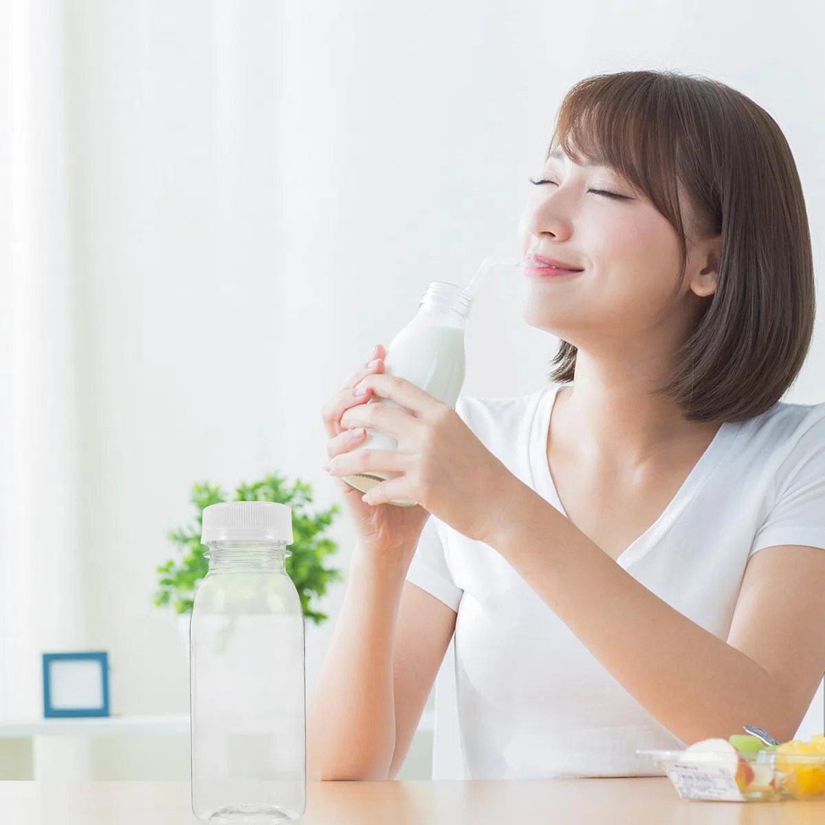 Housoutil Botellas de plástico para jugos de frutas, 200 ml, botellas de leche de plástico, 10 unidades, reutilizables vacías, contenedores transparentes para jugos, leche y otras bebidas