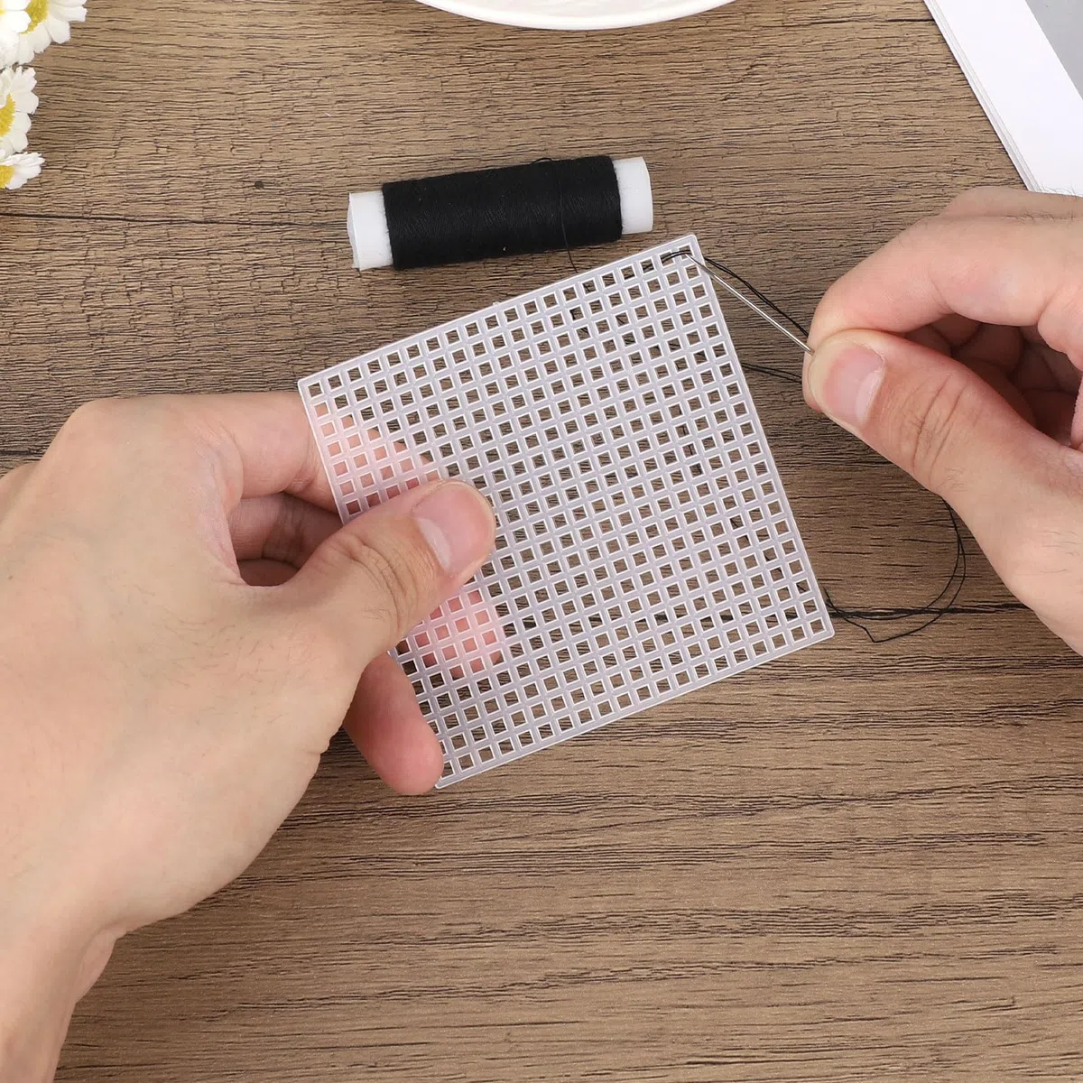 SAVITA 12uds Láminas de Malla de Plástico, 14 CT Múltiples Formas Láminas Malla Plástico para Manualidades para Punto Cruz Bordado Tela Aida Tapiz con Aguja Proyectos DIY Ganchillo