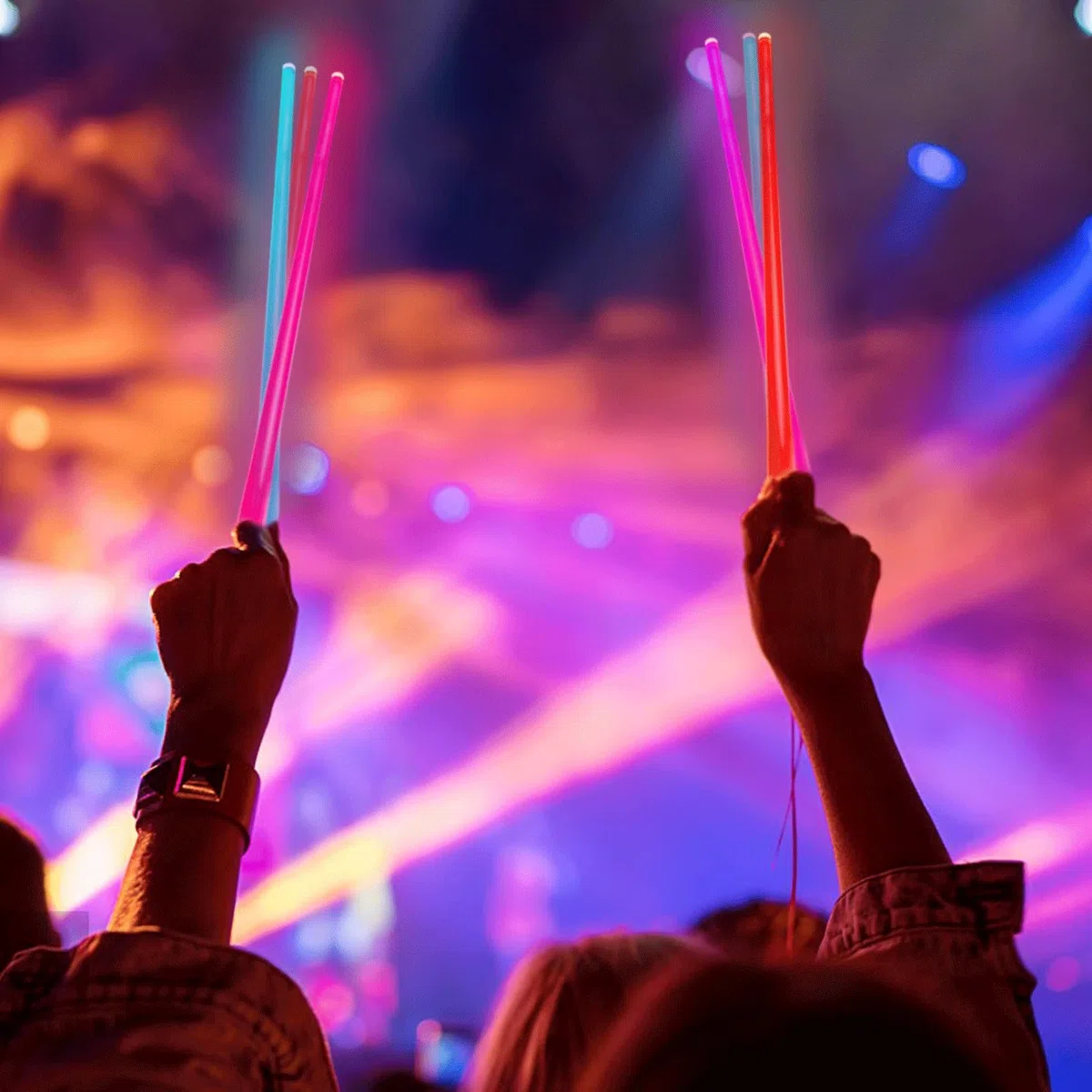 Palillos de sable de luz, SOARFLY 2 pares de palillos LED con 9 modos de color, Lightsaber Chopsticks sin BPA, reutilizables, palillos luminosos para cocinas, cenas, sushi, fiestas, cubiertos