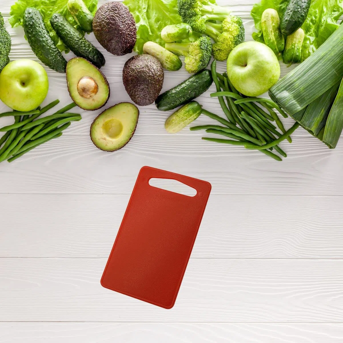 FACKELMANN Tabla de cortar cocina polietileno pequeña en rojo con asa, para verduras, carne, pescado, embutido o queso, 24x14cm, 1ud.