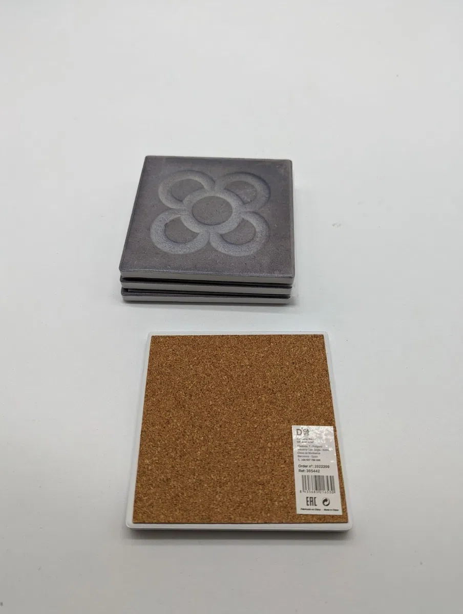 Set de 4 Posavasos de cerámica Decorativos con el diseño del Mosaico Panot Barcelona, de 10 cm de diámetro, en Color Gris