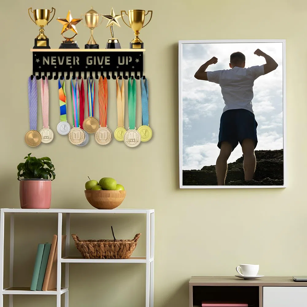 SUPERDANT Medallas para colgar trofeos de madera, estante con 18 ganchos, soporte de metal, montaje en pared, medallas deportivas, regalo para niños, atletas