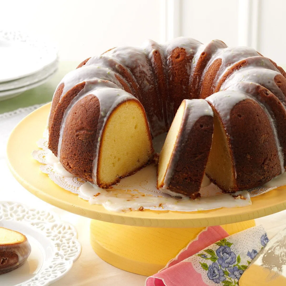 MGE - Molde de Repostería Savarin - Bizcochera con Tubo - Molde Anillo - Tartera - Molde para Tarta - Molde con Tubo - Tarrtera con Tubo - Negro - 25,5 cm