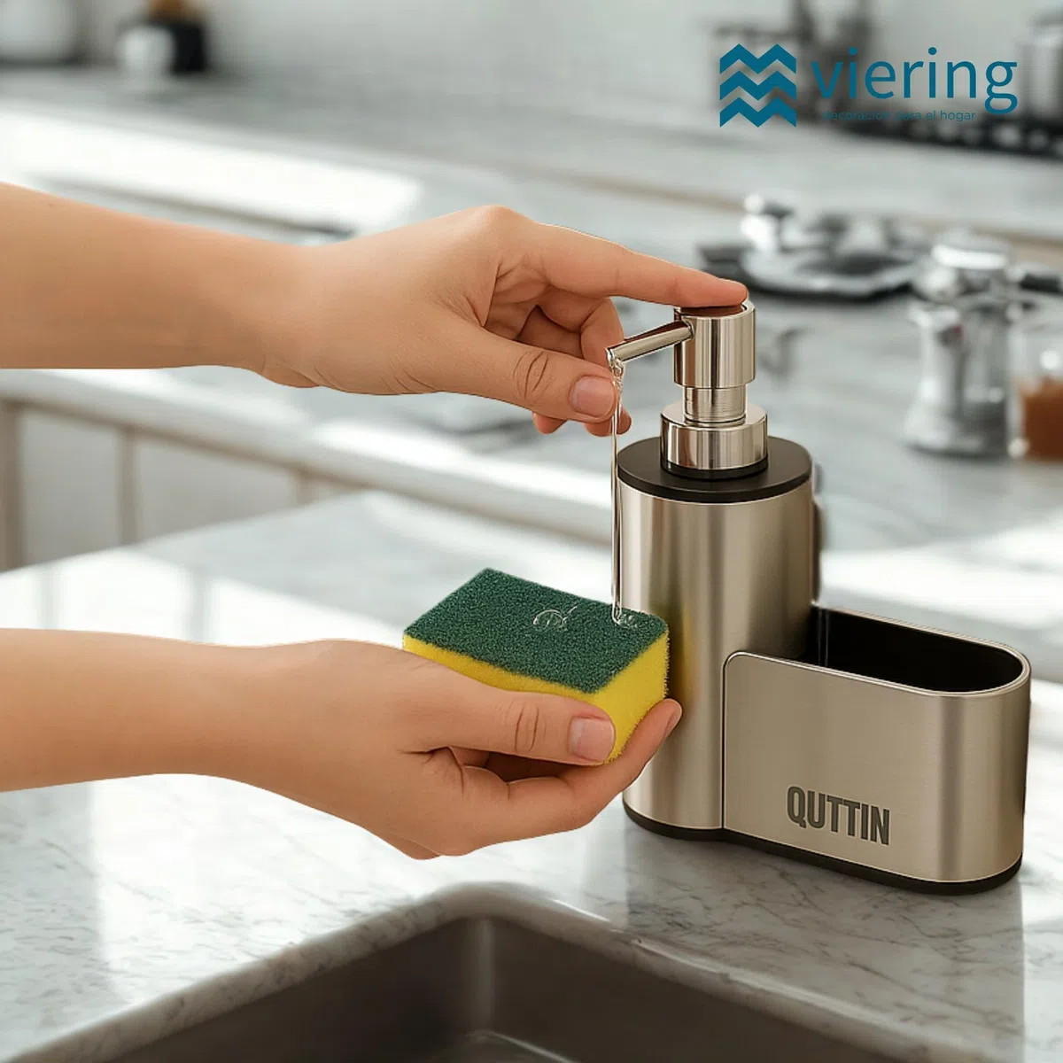 Organizador de Fregadero de Cocina de Acero Inoxidable con dispensador de jabón Integrado–Porta estropajos y cepillos–Accesorio Resistente, Elegante y práctico–18,5 cm x 14,2 cm x 6,3 cm (Compacto)