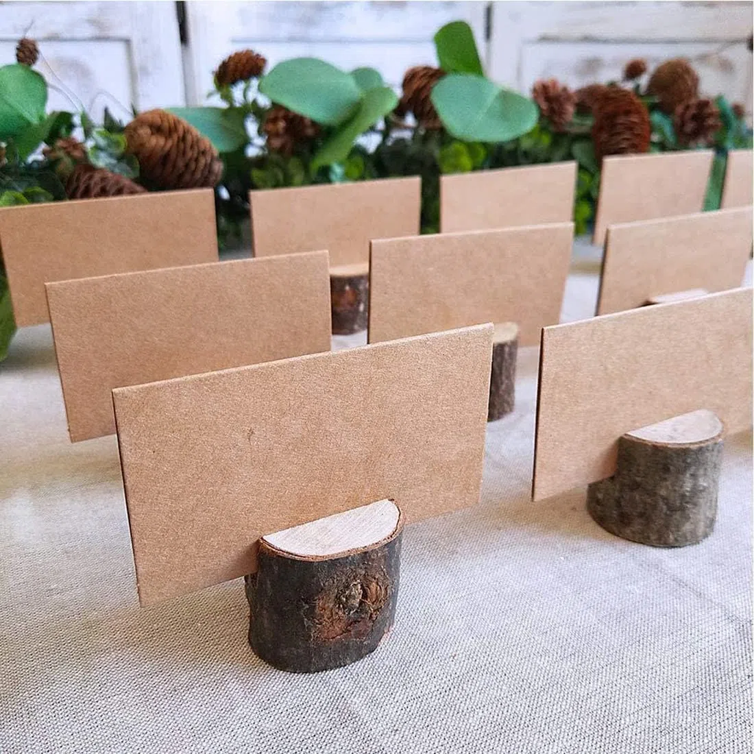 Portatarjetas de mesa rústico, madera auténtica, con corteza de madera, soporte para tarjetas de mesa, soporte para fotos, nombres, tarjetas para bodas, fiestas (30 soportes + 30 papeles de estraza)