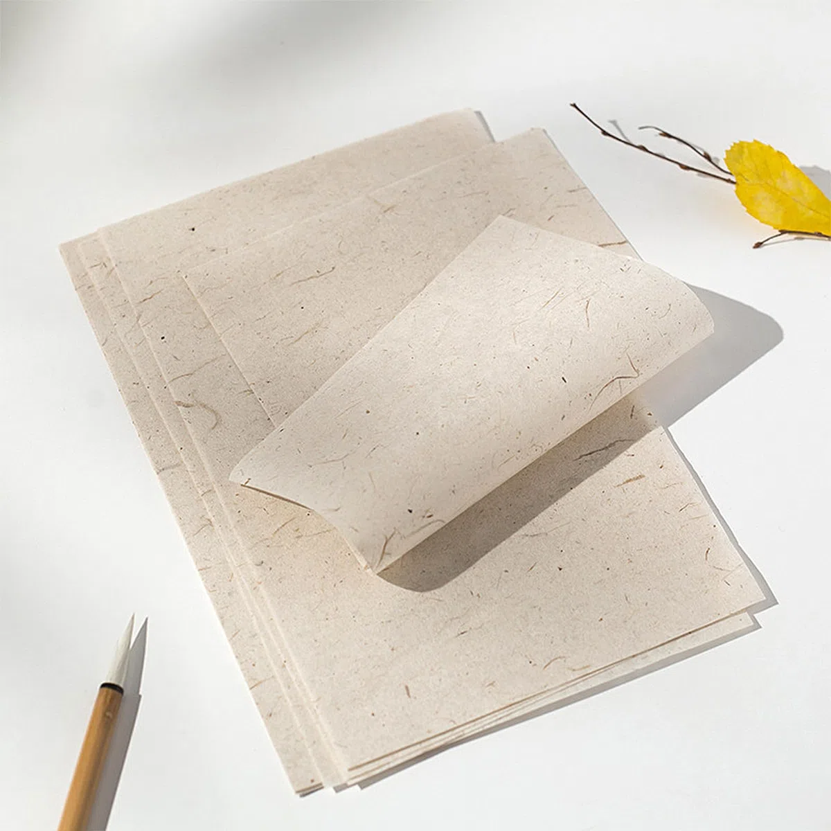 Anvin Papel de morera natural A4, 50 hojas visibles, papel de arroz de fibra imprimible, hojas de papel de seda para escribir, pintar, hacer tarjetas, manualidades (21 x 29,7 cm, yute