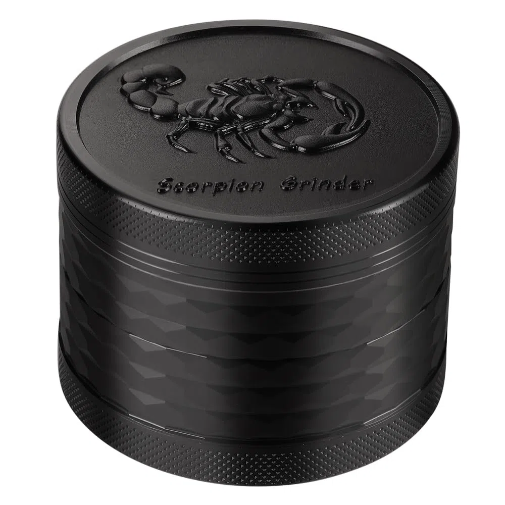 Herb Grinder, Molinillo de hierbas Premium de aluminio de 2.5 pulgadas（63mm) con escorpión grabados, 4 piezas, molinillo grande con raspador de polen (Negro)