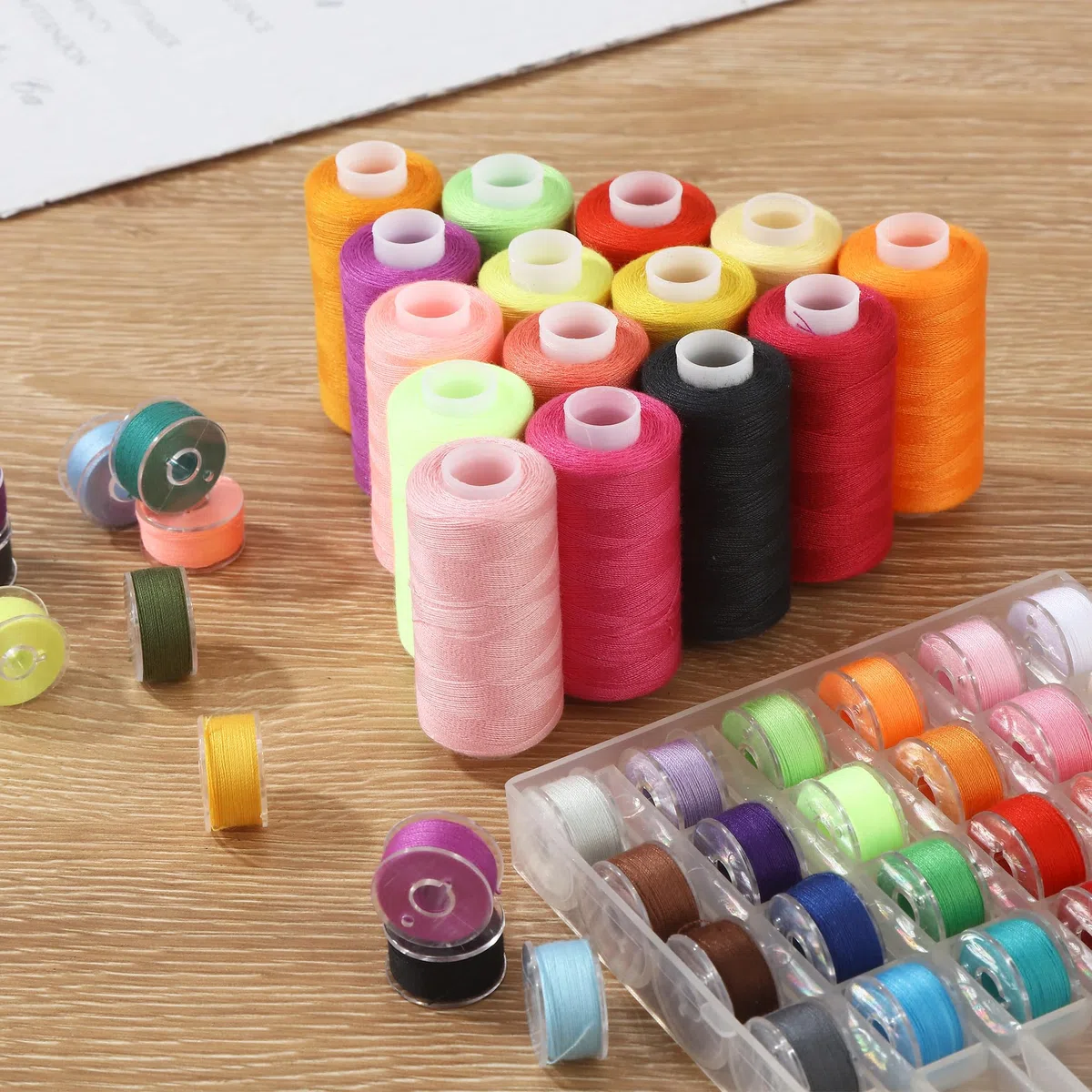 Juego de Hilos De Coser 400 yardas de Hilos De Coser Para Maquina 36 colores de hilo de coser con 36 carretes de poliéster de alta resistencia Apto para todas las máquinas de coser y máquinas overlock