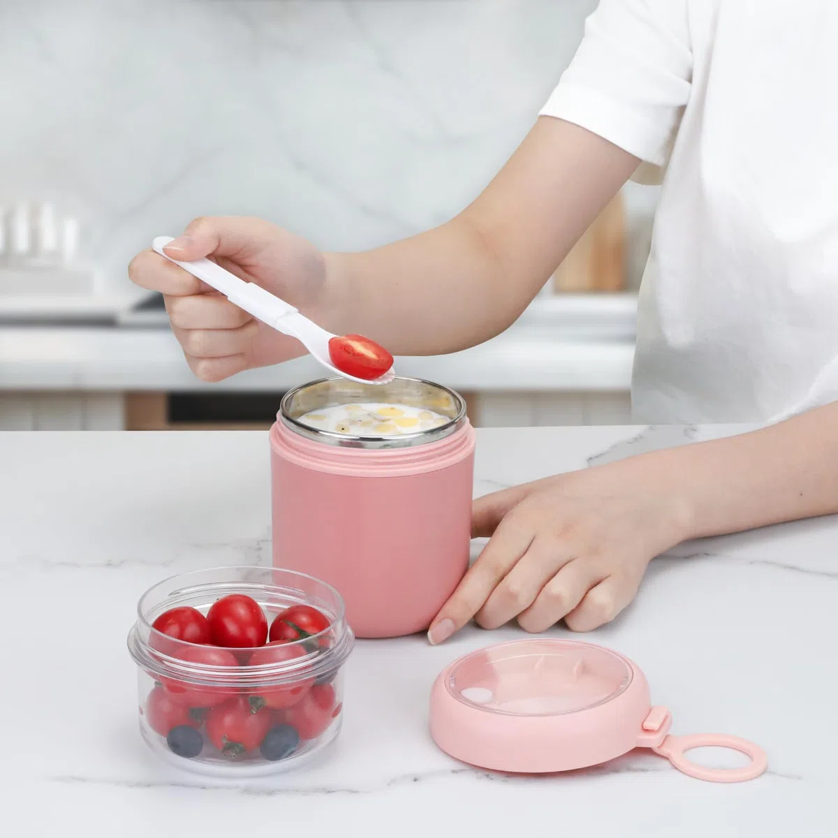 Bugucat Vaso de Cereales Para Llevar de Acero Inoxidable,530 ml + 330 ml,a Prueba de Fugas,Fiambrera Para Llevar Con Cuchara, Práctica Fiambrera Para Yogur y Cereales,Para Trabajo, Escuela,Rosa